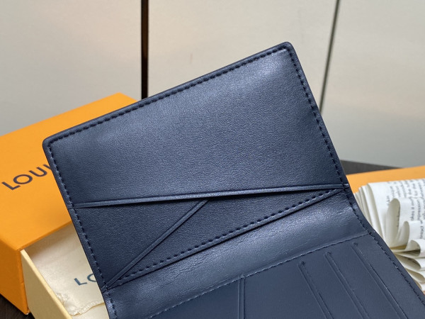 l**is V*t*n pocket organizer-8*11.1*1 cm