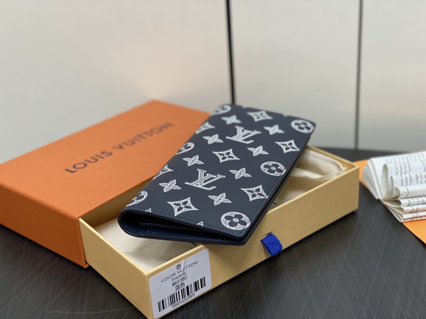 l**is V*t*n brazza wallet-10*19*2cm