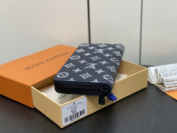 l**is V*t*n zippy wallet-10*20*2 cm