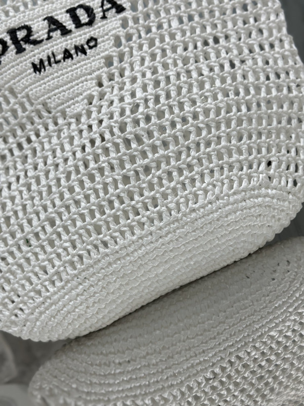 Pra*a crochet tote bag