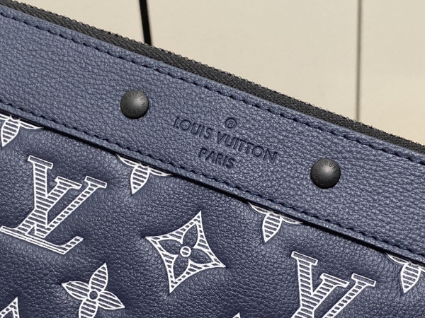 l**is V*t*n pochette to-go-30*21.5*2cm