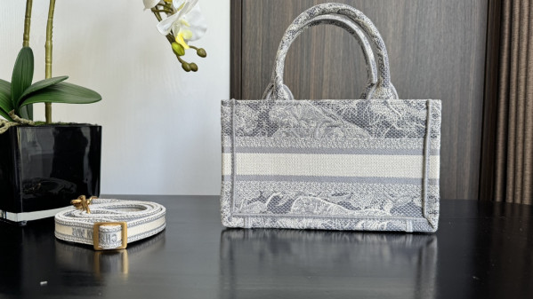 D*or mini book tote-21.5*13*7.5cm