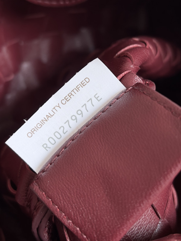 Bo*te*ga ve*ne*ta sardine with chain-33*20*4cm