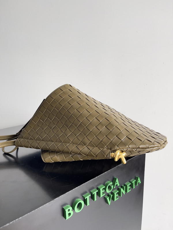 Bo*te*ga ve*ne*ta medium solstice shoulder bag