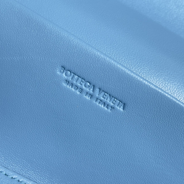 Bo*te*ga ve*ne*ta vanity case crossbody bag