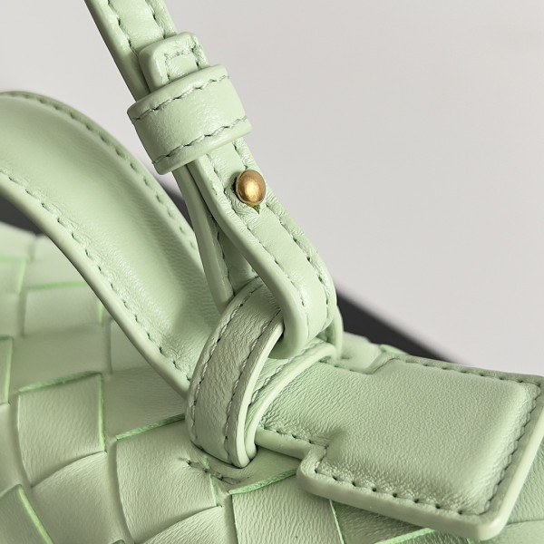 Bo*te*ga ve*ne*ta vanity case crossbody bag