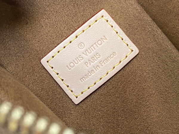 l**is V*t*n side trunk pm-21*14*6cm