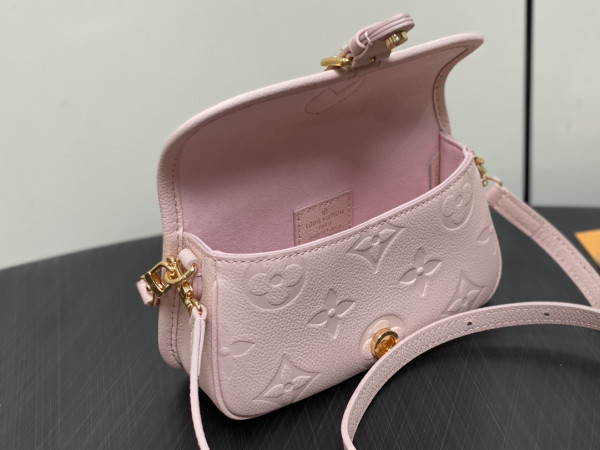 l**is V*t*n nano diane-19*10.5*6 cm