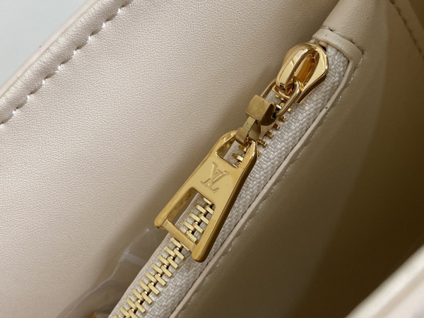 l**is V*t*n twist mm-23*17*9.5cm