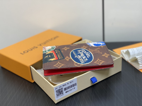 l**is V*t*n passport cover-10*14*2.5cm