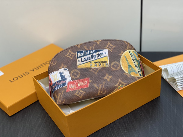 l**is V*t*n cosmetic pouch