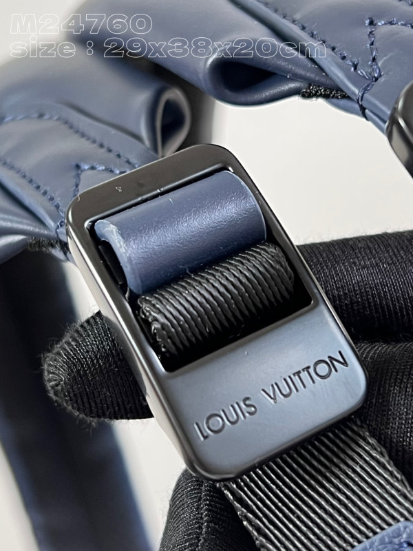 l**is V*t*n discovery backpack-29*38*20cm