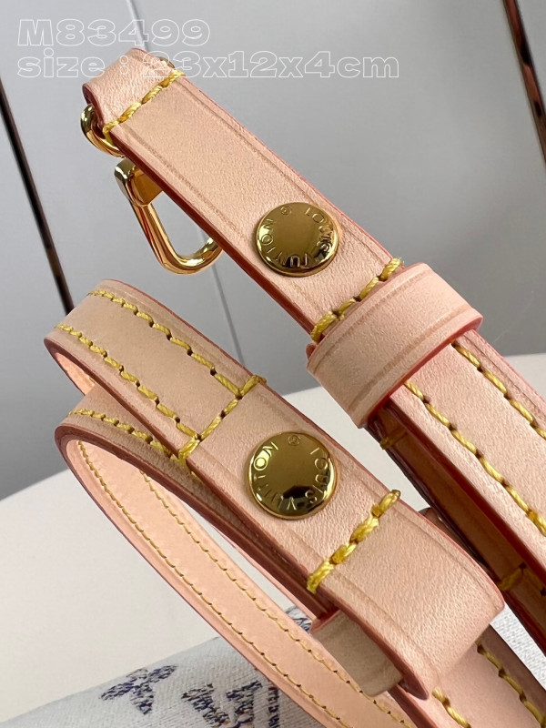 l**is V*t*n wallet on chain ivy-23.5*12*4.3cm