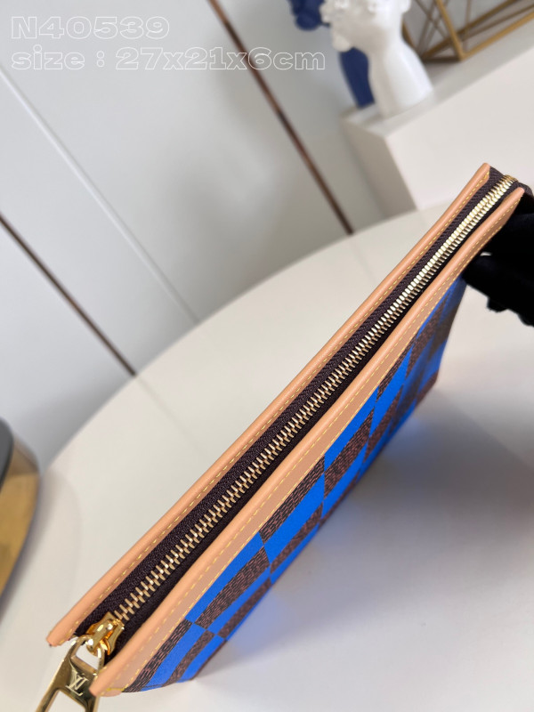 l**is V*t*n pochette voyage-27*21*6cm