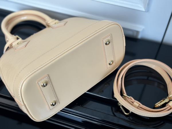 l**is V*t*n alma bb-23.5*17.5*11.5cm