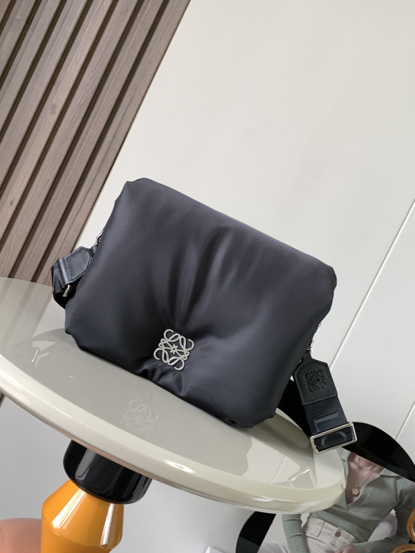 LOEWE Goya Puffer leather shoulder bag-23*17*9CM