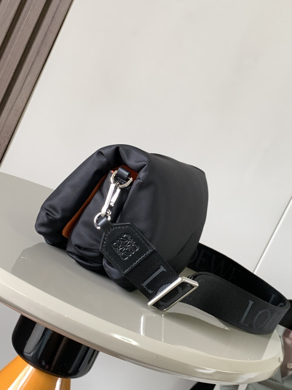 LOEWE Goya Puffer leather shoulder bag-20*13*6CM