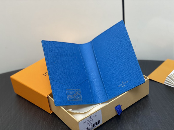 l**is V*t*n passport cover-10*14*2.5cm