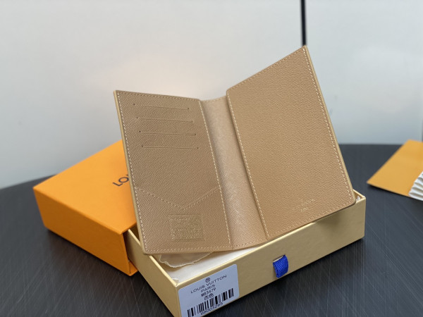 l**is V*t*n passport cover-10*14*2.5cm