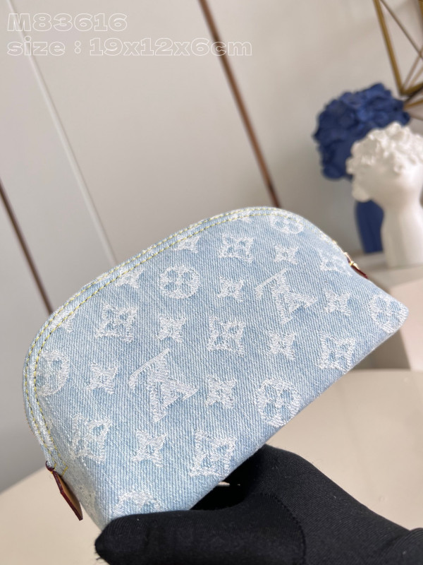 l**is V*t*n pochette cosmétique pm