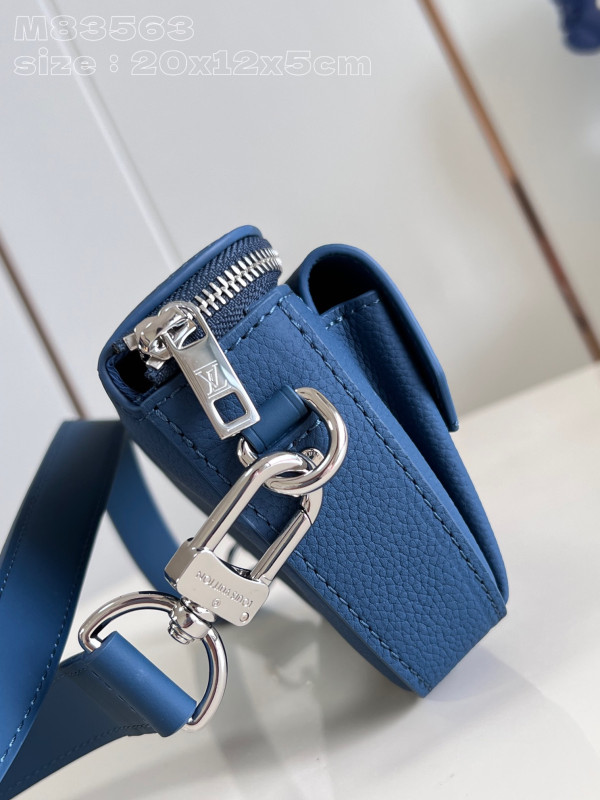 l**is V*t*n pilot wearable wallet-20*12*5.5cm