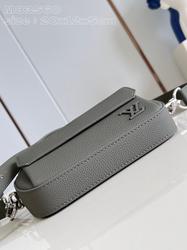 l**is V*t*n pilot wearable wallet-20*12*5.5cm