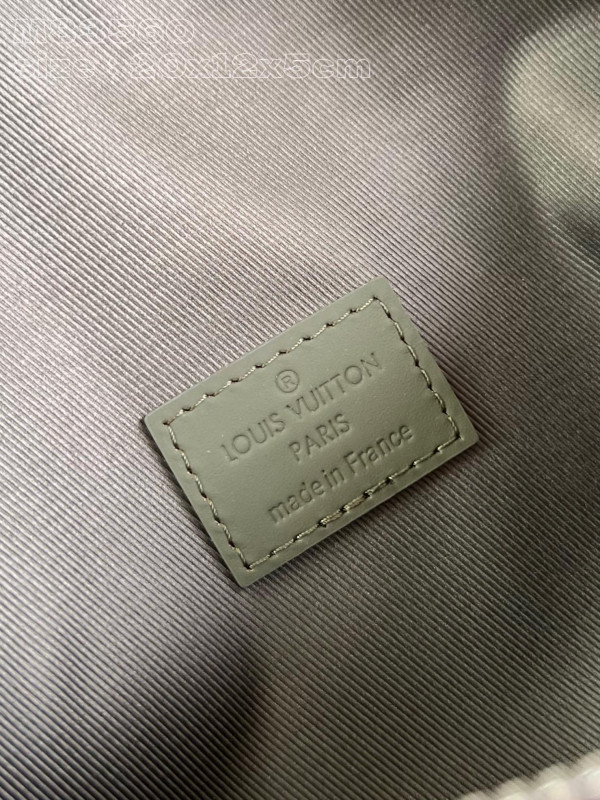 l**is V*t*n pilot wearable wallet-20*12*5.5cm