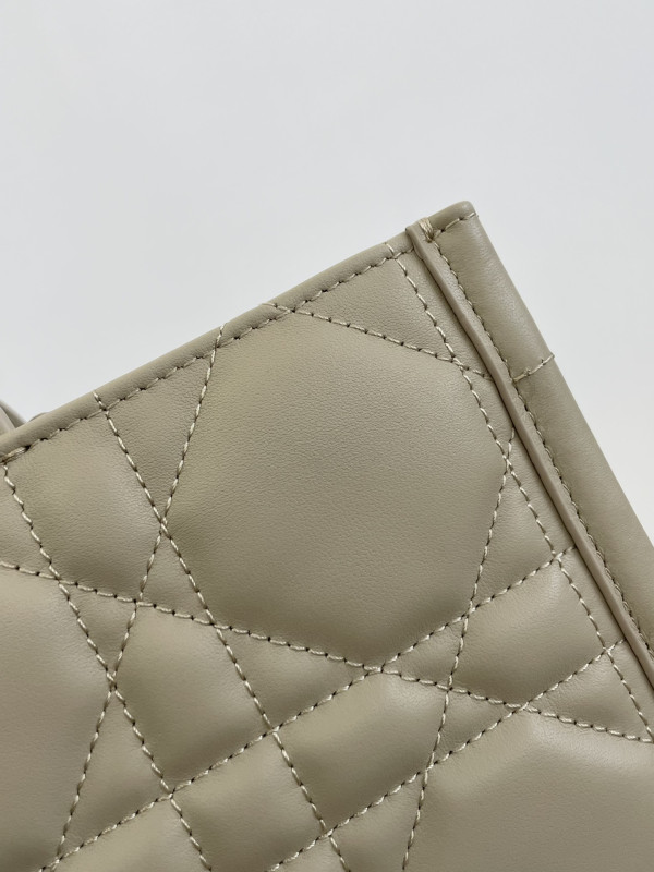 medium D*or book tote-36.5*28*17.5cm