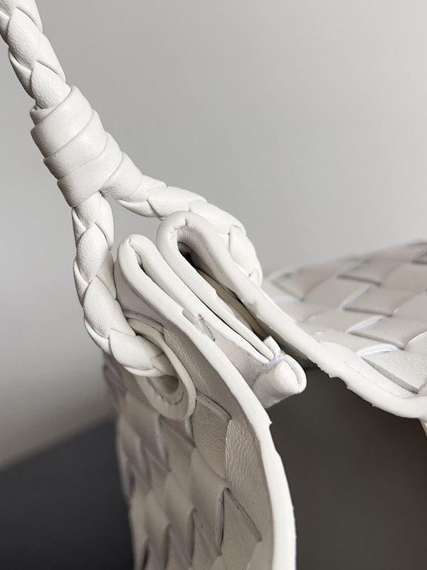 Bo*te*ga ve*ne*ta andiamo parachute small shoulder bag