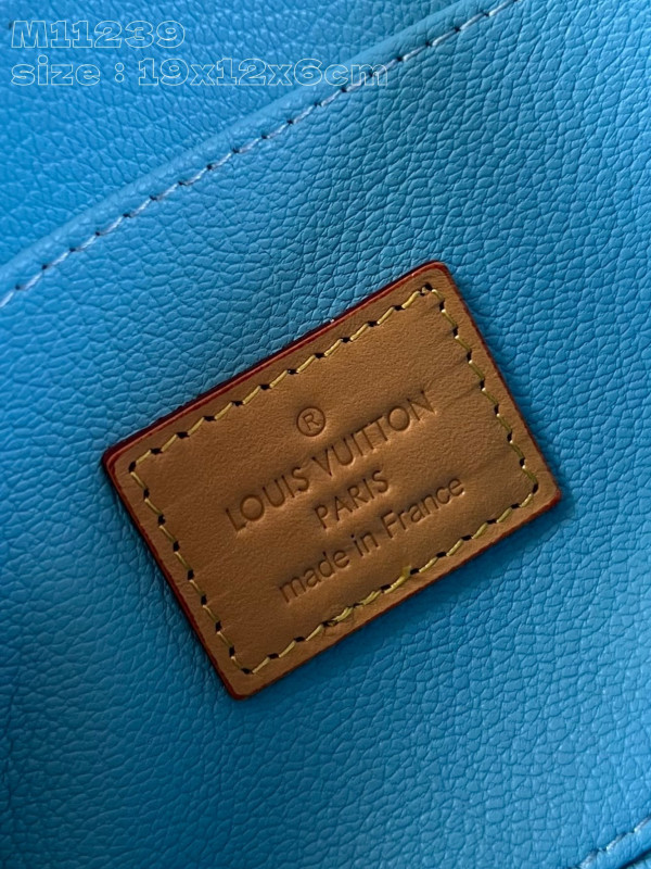 l**is V*t*n pochette cosmétique pm