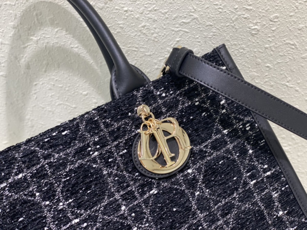 medium D*or book tote-36*18*28cm