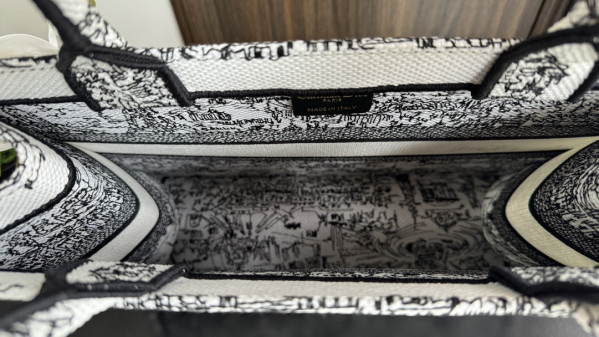 medium D*or book tote-36*18*28cm