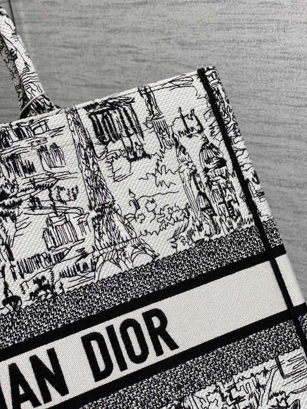 large D*or book tote-42*35*18.5cm