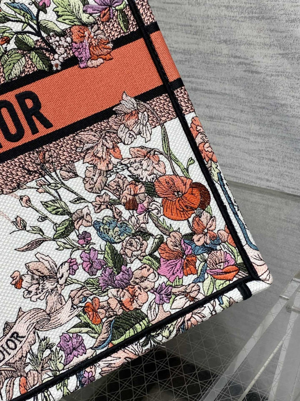 large D*or book tote-42*35*18.5cm