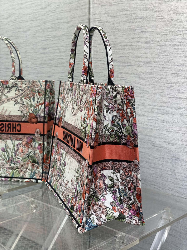 large D*or book tote-42*35*18.5cm