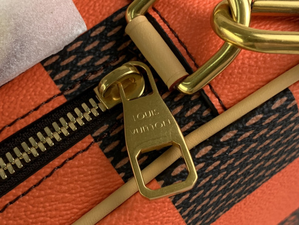 l**is V*t*n chess messenger-24*24*8cm