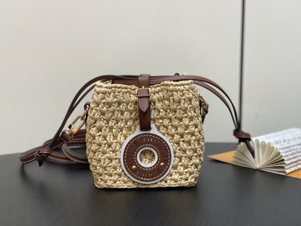 l**is V*t*n noé -11.5*12*11.5cm