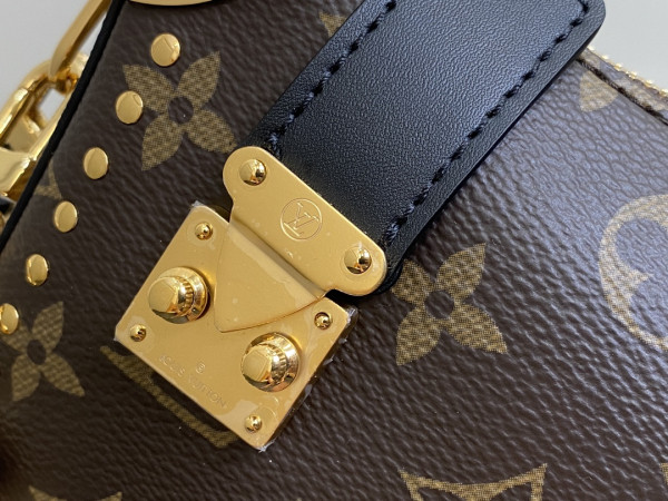 l**is V*t*n slim trunk-23*12*4cm