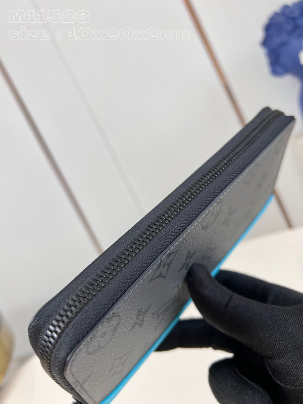 l**is V*t*n zippy wallet-10*20*2 cm