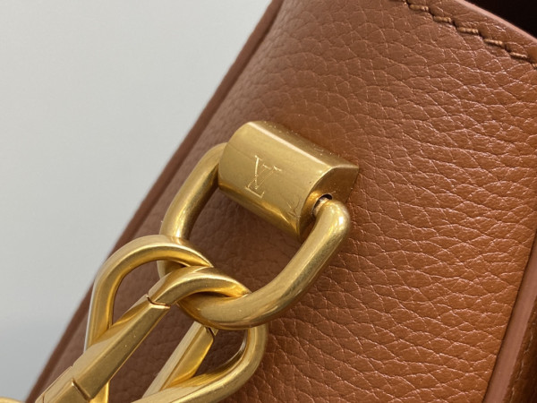 l**is V*t*n soft twist-27*19*9cm