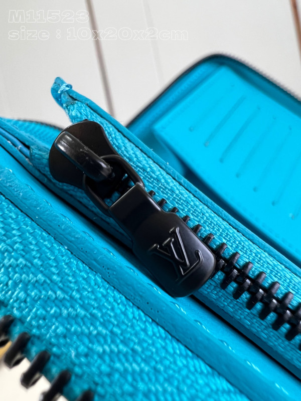 l**is V*t*n zippy wallet-10*20*2 cm