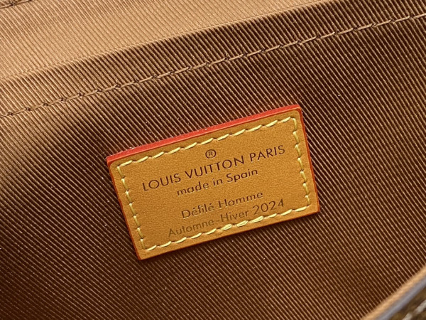 l**is V*t*n soul trunk-19*15*7cm