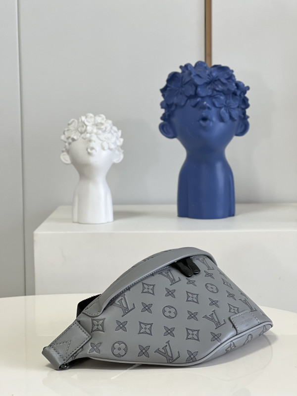 l**is V*t*n discovery bumbag