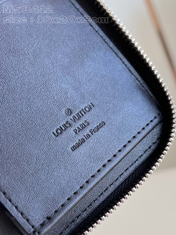 l**is V*t*n zippy wallet-10*20*2 cm