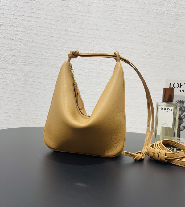 Loewe Hammock Hobo