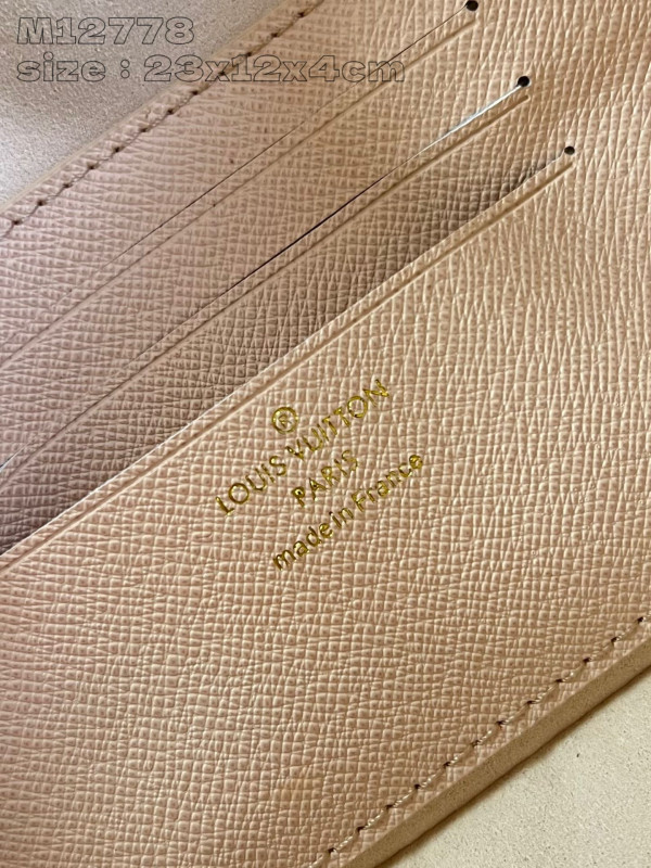 l**is V*t*n wallet on chain ivy-23.5*12*4.3cm