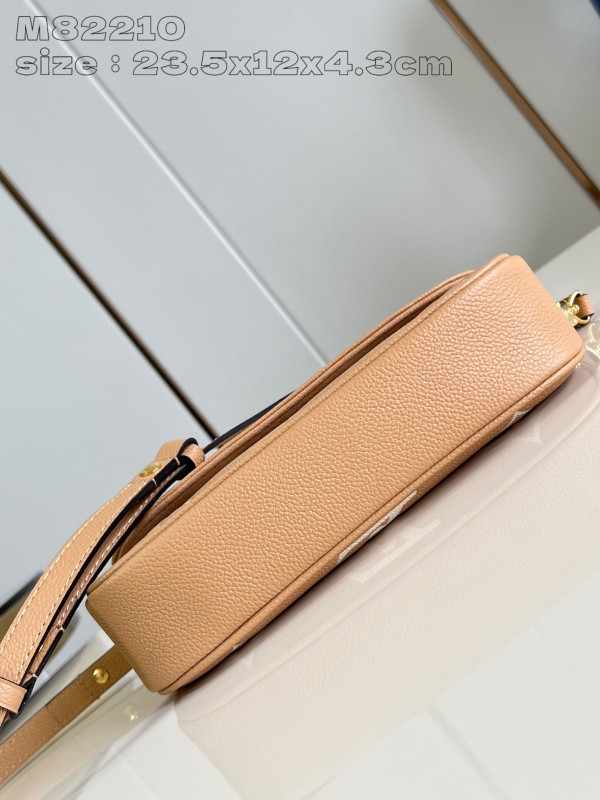 l**is V*t*n wallet on chain ivy-23.5*12*4.3cm