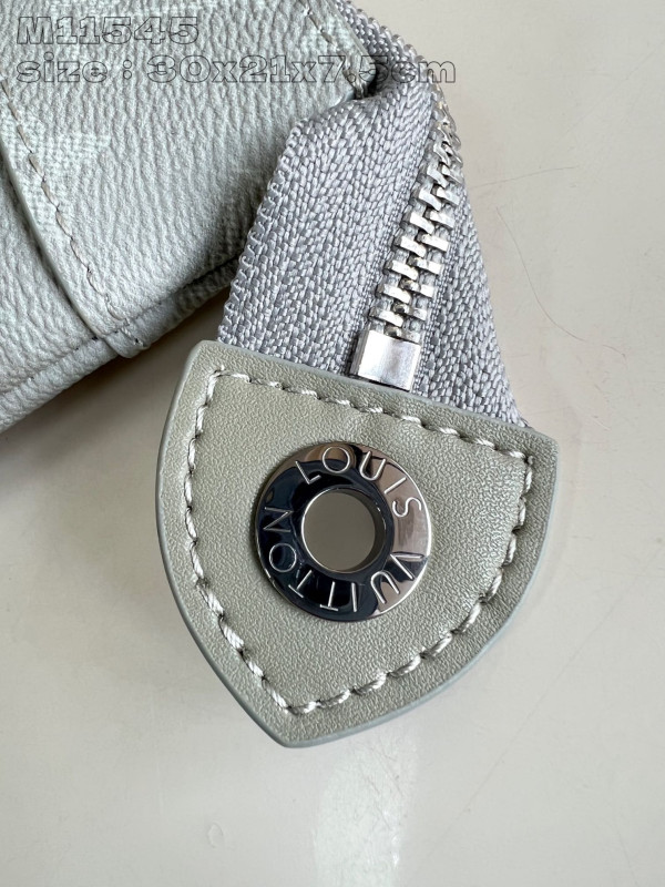 l**is V*t*n pochette voyage souple-30*21*7.5cm