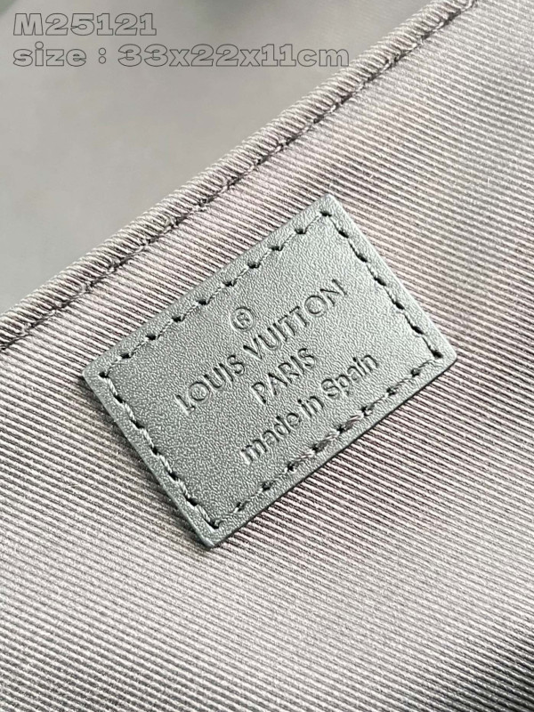 l**is V*t*n messenger voyager pm-33*22.5*11cm