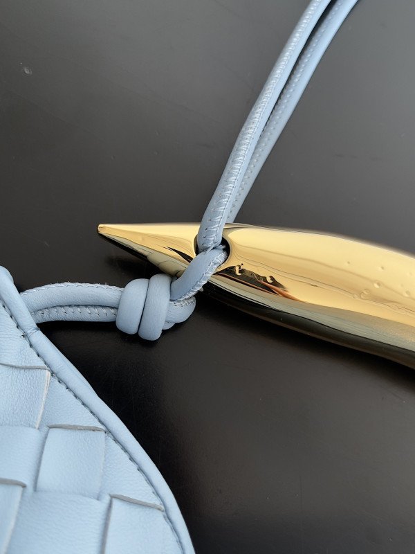 Bo*te*ga ve*ne*ta medium sardine